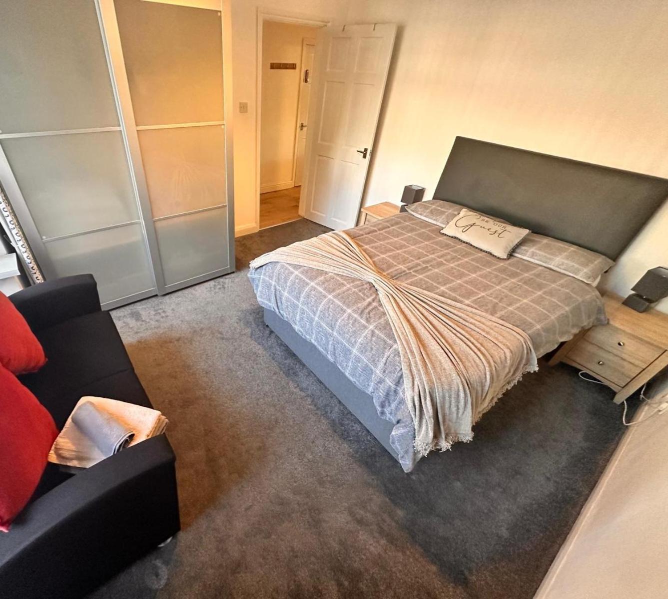 Birmingham Blissful Apartment With 2 Bedrooms Екстер'єр фото