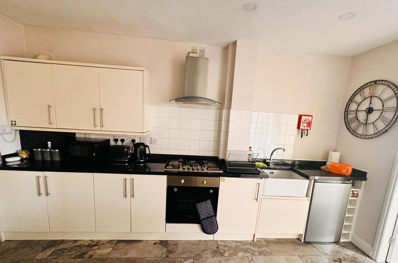 Birmingham Blissful Apartment With 2 Bedrooms Екстер'єр фото
