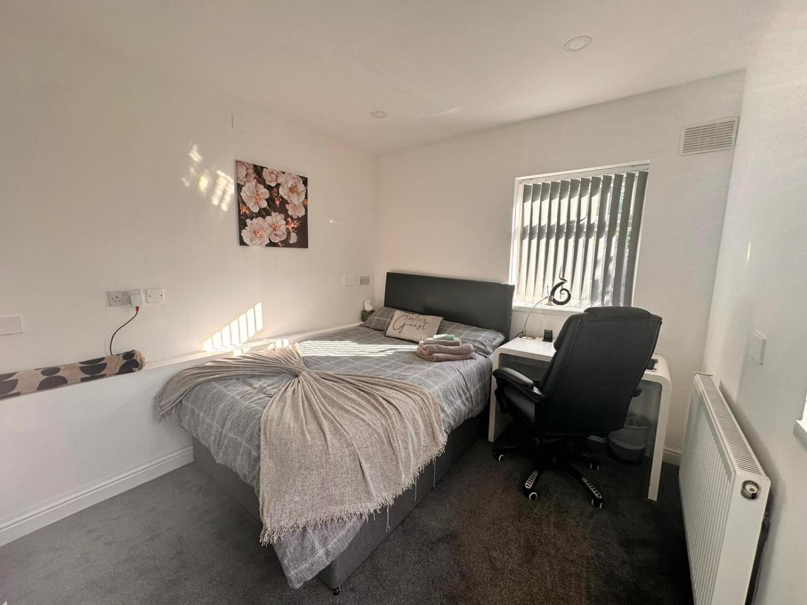 Birmingham Blissful Apartment With 2 Bedrooms Екстер'єр фото